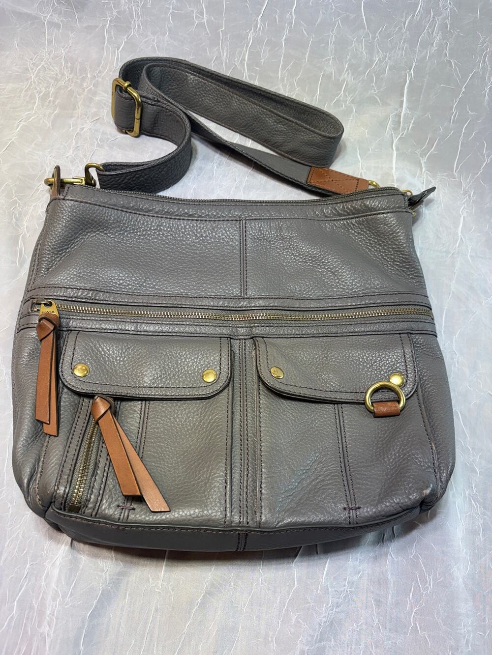 Fossil Morgan Traveler Gray Pebbled Leather Crossbody Messenger Bag